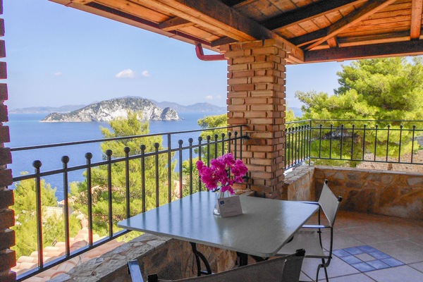 Panorama-Blick vom Balkon auf die Bucht und Turtle Island