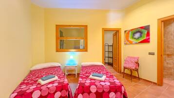 8 habitaciones, tabla de planchar con plancha y wifi gratis