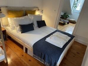 2 slaapkamers, een strijkplank/strijkijzer, reisbedje, wifi