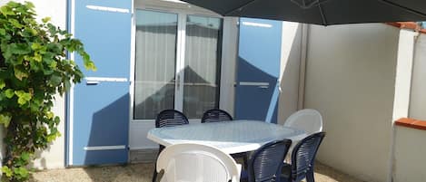 屋外ダイニングエリア