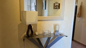 A modern bathroom with a glass vanity, a white sink, a mirror, and a clock. - Air-conditioned apartment with terraces and port view, near beaches in Hyères (Hyères)