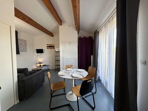 Dining - Cozy Studio in Narbonne Plage, Pool Access, 2 Guests (Narbonne)