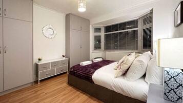Desk, iron/ironing board, WiFi, bed sheets