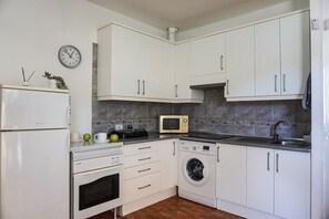 Fridge, microwave, oven, coffee/tea maker