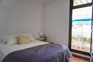 2 bedrooms, iron/ironing board, travel crib, free WiFi