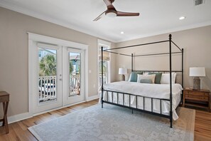 4 chambres, bureau, fer et planche à repasser, lit parapluie