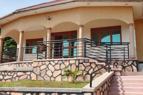 Good Times . 5 Bedroom House in Kampala