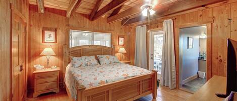 4 slaapkamers, een strijkplank/strijkijzer, wifi