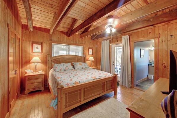 4 bedrooms, iron/ironing board, WiFi - Lucky Tern - Ocracoke Island (Ocracoke)