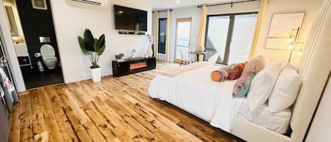 1 bedroom, desk, iron/ironing board, WiFi
