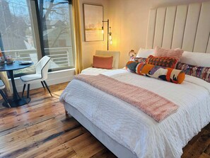 1 bedroom, desk, iron/ironing board, WiFi