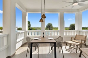 Outdoor dining - Turtles Place with Communal Pool (Kralendijk)