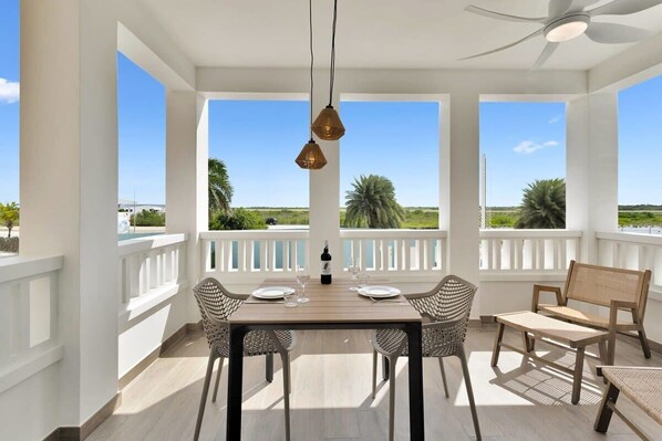 تناول الطعام بالخارج