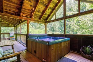 Indoor spa tub