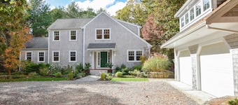 Perfectly private location w/deeded beach access!