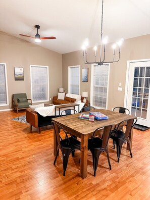 Interior - River Run- Spring River Getaway (Hardy)