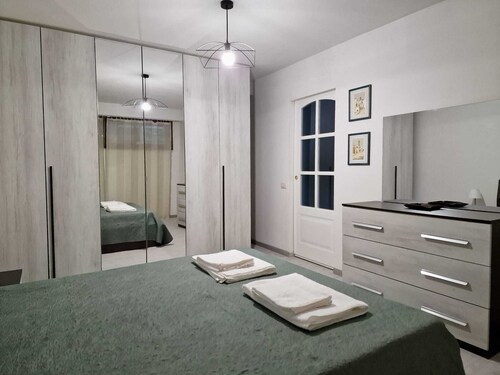 Accogliente Appartamento Nuovissimo,fino a 5 Posti Letto, Park Privato Compreso