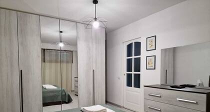 Accogliente Appartamento Nuovissimo,fino a 5 Posti Letto, Park Privato Compreso