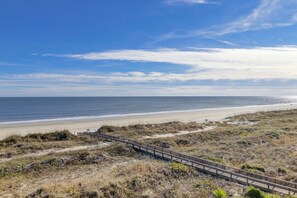 Beach - Luxury Oceanfront Admirals Row Queen Bikes & Beach Gear included (Hilton Head Island)