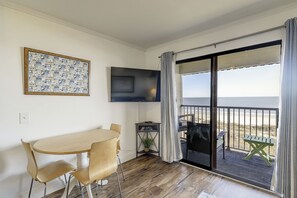 Dining - Luxury Oceanfront Admirals Row Queen Bikes & Beach Gear included (Hilton Head Island)