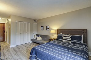 3 chambres, fer et planche à repasser, accès à Internet, literie fournie