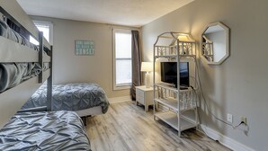 3 bedrooms, iron/ironing board, internet, bed sheets