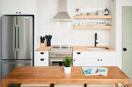 Fridge, stovetop, cookware/dishes/utensils. La Moderna by Casa Del Sol