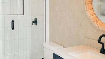 Shower, towels, shampoo