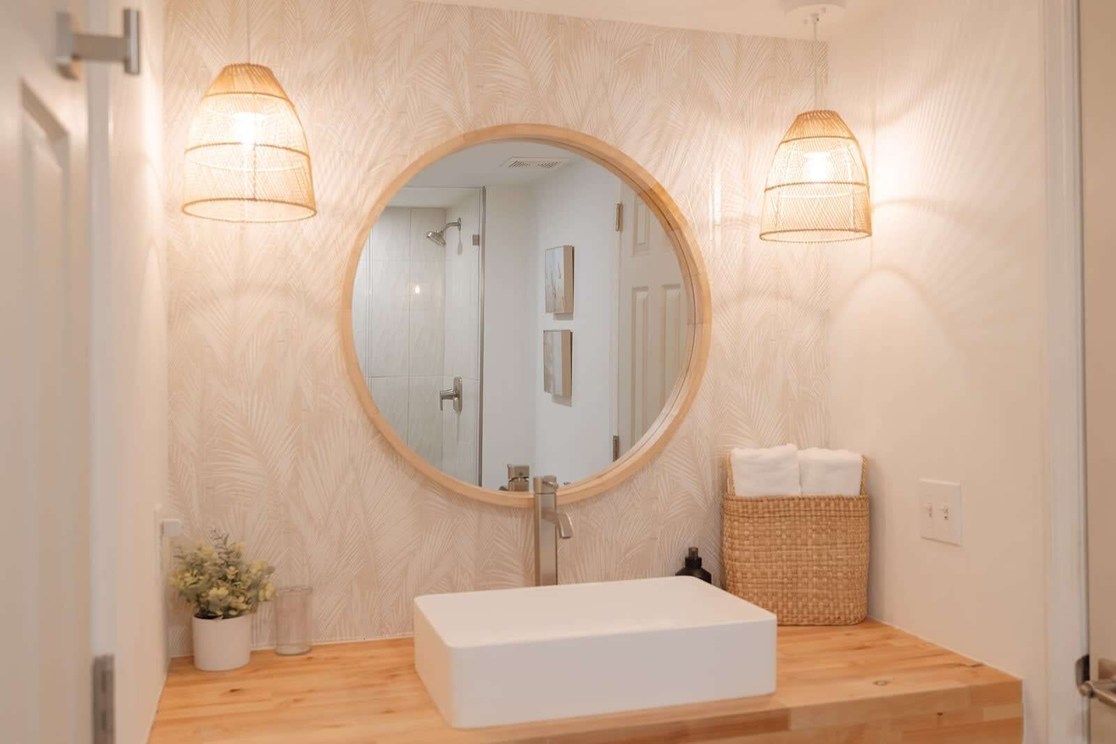 Shower, hair dryer, towels, shampoo