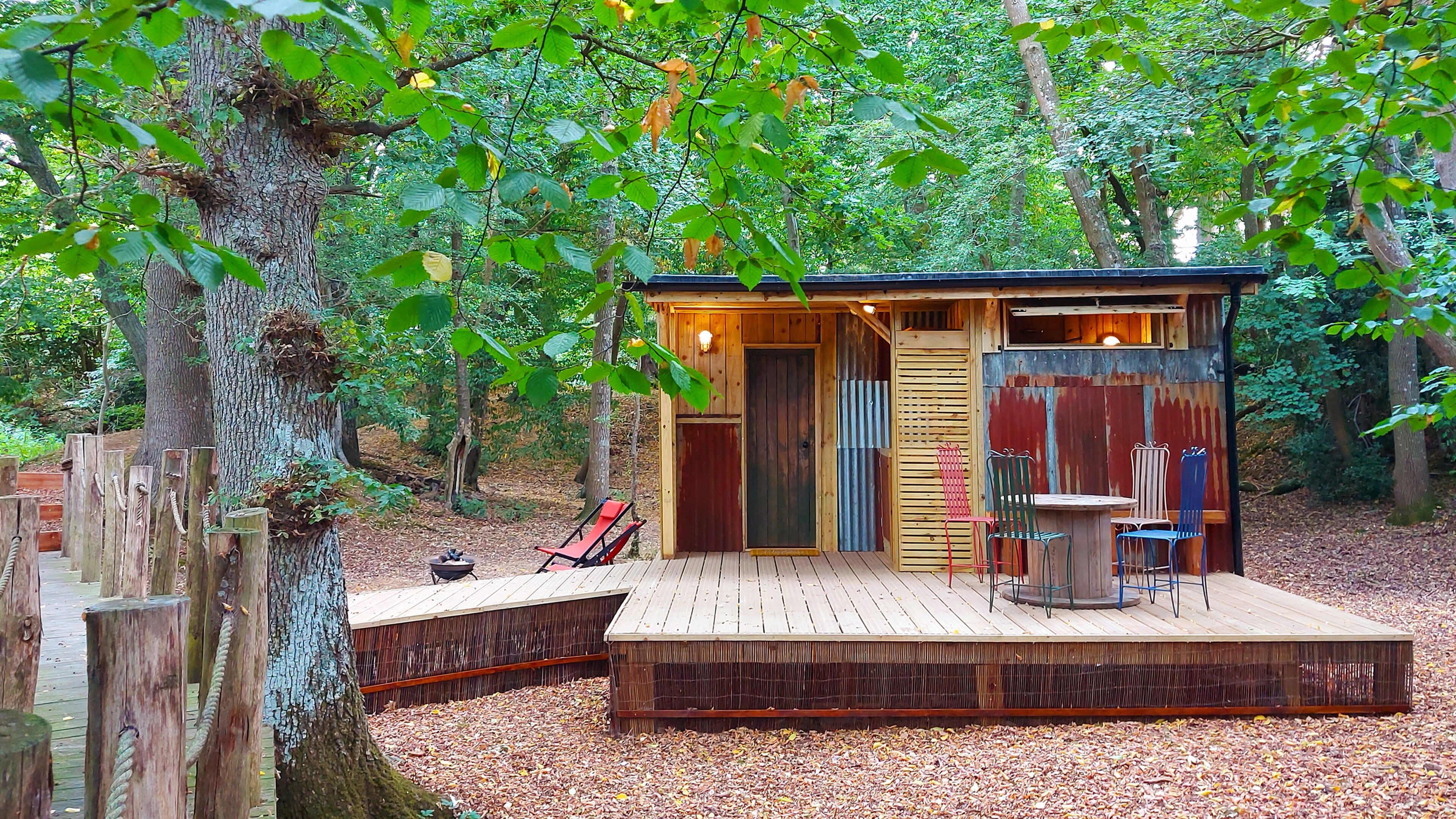 Unique 'shack' cabin, BBQ, fire pit, dog-friendly, 1066 Country  High Weald AONB