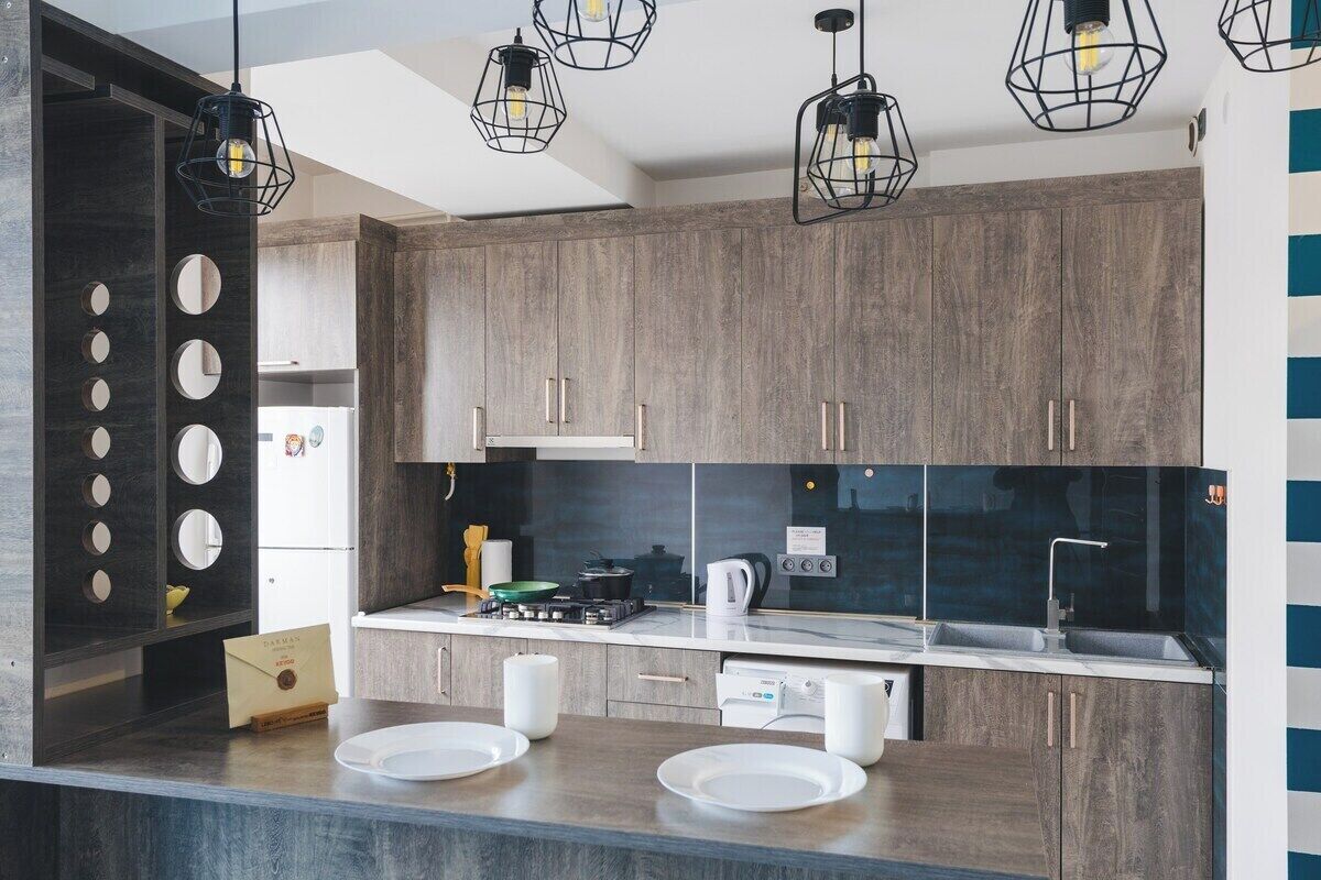 Fridge, microwave, stovetop, cookware/dishes/utensils