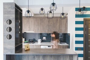 雪櫃、微波爐、爐具、廚房用具/餐具/器皿