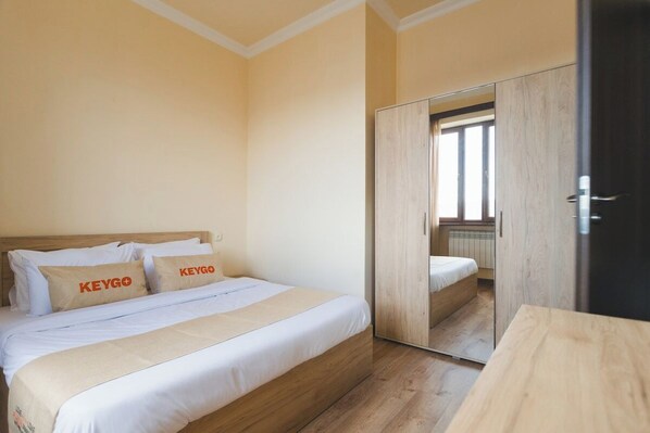 1 bedroom, desk, iron/ironing board, WiFi