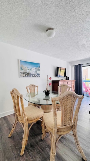 Dining - Lovely 1br with Ocean View (Myrtle Beach)