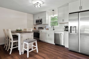 Refrigerador, microondas, horno, placa de cocina
