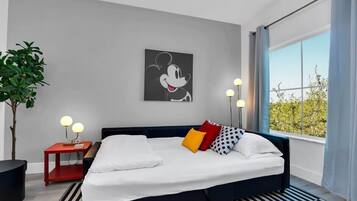 1 habitación, tabla de planchar con plancha, cuna de viaje y wifi