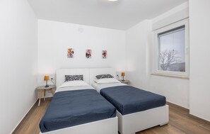 4 bedrooms, iron/ironing board, travel cot, free WiFi - 4 bedroom lovely apartment in Cernik (Cernik)