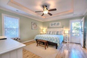 4 bedrooms, iron/ironing board, free WiFi, bed sheets - Beautiful 4BR/3BA House, Close to Beach, Central Oak Island, Sleeps 11 (Oak Island)
