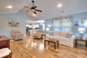 Smart TV, books - Beautiful 4BR/3BA House, Close to Beach, Central Oak Island, Sleeps 11 (Oak Island)