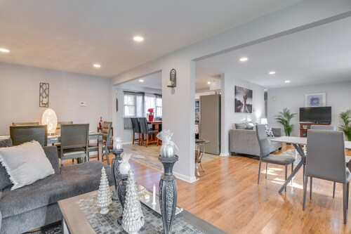 Country Club Hills Home: Walk to Rec Center!