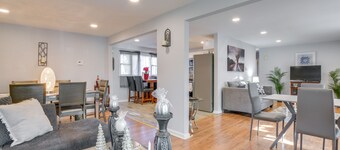 Country Club Hills Home: Walk to Rec Center!