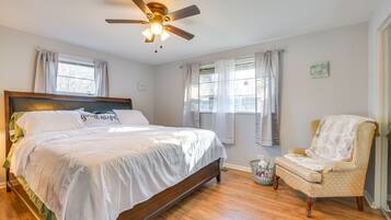 4 bedrooms, iron/ironing board, bed sheets