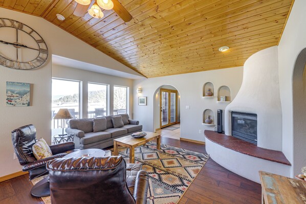 Apartment (3 Bedrooms) | Interior - Angel Fire Townhome w/ Hot Tub: 2 Mi to Ski Resort (Angel Fire)