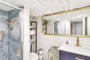 House (3 Bedrooms) | Bathroom | Bathtub