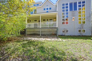 A two-story house with a covered porch and a fenced yard. - Spacious Townhome Near Main St & Lake Dillon! (Frisco)