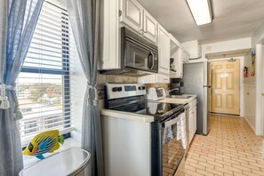 Apartamento (2 Bedrooms) | Cozinha privada | Micro-ondas, fogão, cooktop, lava-louças