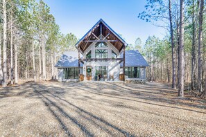 House (2 Bedrooms) | Interior - Broken Bow Cabin w/ Hot Tub & Covered Deck! (Broken Bow)