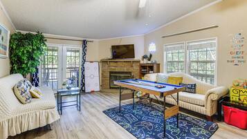 House (5 Bedrooms) | Interior