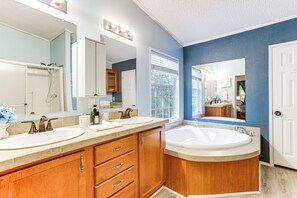 House (5 Bedrooms) | Interior