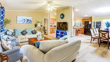 House (5 Bedrooms) | Interior